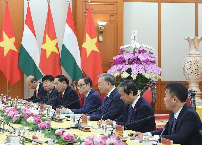 Tổng Bí thư: Việt Nam sẵn sàng là cầu nối giữa Hungary với khu vực Đông Nam Á ttxvn-tong-bi-thu-to-lam-hoi-kien-tong-thong-hungary-2805-2.jpg