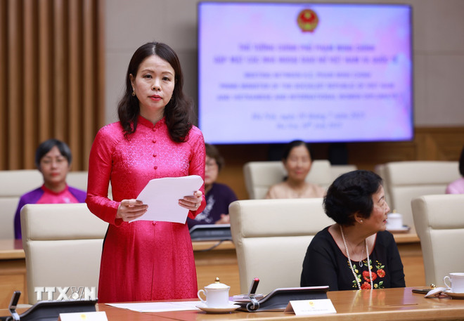 ttxvn-thu-tuong-gap-mat-cac-nha-ngoai-giao-nu-viet-nam-va-quoc-te-1007-4.jpg