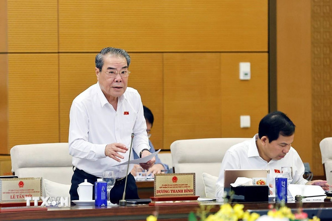 Chairman of the National Assembly's Committee for People's Aspirations and Supervision Duong Thanh Binh speaks. (Photo: Doan Tan/VNA) ttxvn-ubtv-quoc-hoi-cho-y-kien-ve-luat-kinh-doanh-bao-hiem-va-mot-so-noi-dung-quan-trong-1310-2.jpg