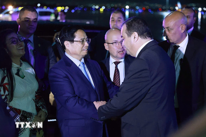 ttxvn-thu-tuong-ket-thuc-chuyen-tham-algeria-len-duong-du-hoi-nghi-thuong-dinh-g20-tai-nam-phi-2.jpg