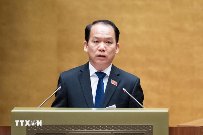 Chủ nhiệm Ủy ban Pháp luật và Tư pháp của Quốc hội Hoàng Thanh Tùng trình bày Báo cáo thẩm tra dự án Luật Chuyển giao người đang chấp hành án phạt tù. (Ảnh: Phương Hoa/TTXVN) ttxvn-quoc-hoi-thao-luan-o-hoi-truong-ve-du-an-luat-bao-ve-du-lieu-ca-nhan-2405-3.jpg