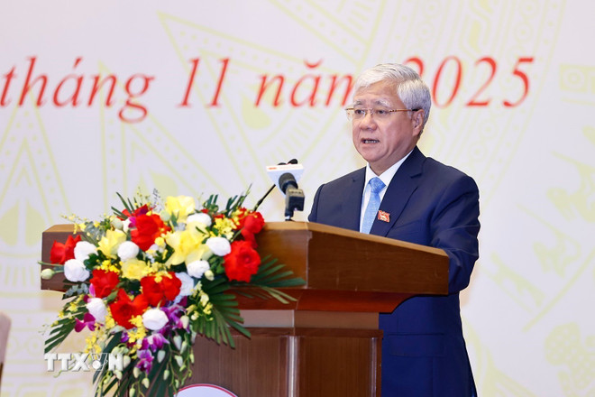 Выступает заместитель секретаря партийного комитета Национальной ассамблеи и заместитель председателя Национальной ассамблеи До Ван Чиен. (Фото: Доан Тан/VNA) ttxvn-chu-tich-quoc-hoi-chu-tri-hoi-nghi-tong-ket-cong-tac-phong-chong-tham-nhung-cua-dang-bo-quoc-hoi-15-5.jpg