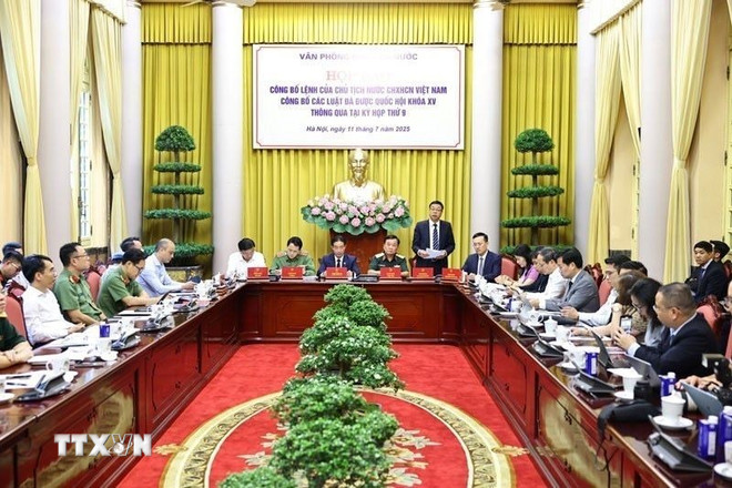 Họp báo công bố Lệnh của Chủ tịch nước về 9 Luật ttxvn-hop-bao-cong-bo-lenh-cua-chu-tich-nuoc-ve-9-luat-da-duoc-quoc-hoi-khoa-xv-thong-qua-1107-2.jpg