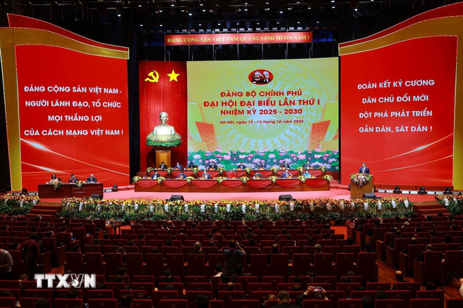 Comrade Pham Minh Chinh, Politburo member, Party Secretary and Prime Minister, speaks at the Congress's preparatory session. (Photo: Duong Giang/VNA) ttxvn-phien-tru-bi-dai-hoi-dai-bieu-dang-bo-chinh-phu-lan-thu-nhat-nhiem-ky-2025-2030-16.jpg