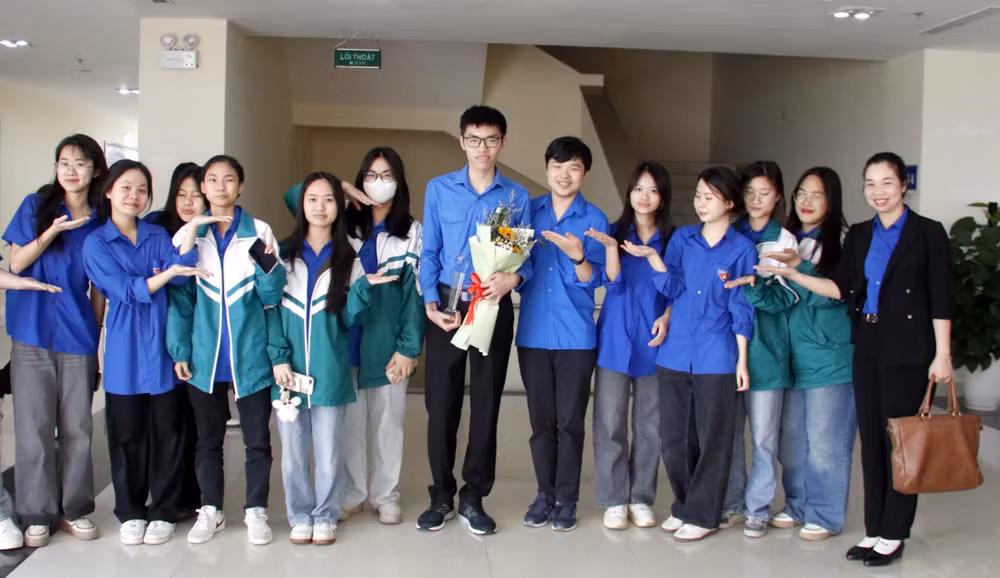vna-potal-than-the-cong-guong-mat-tre-viet-nam-tieu-bieu-nam-2024-7932877.jpg