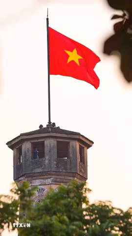 Từ một đất nước nghèo, lạc hậu, Việt Nam đã trở thành một nền kinh tế có quy mô lớn, một quốc gia có độ mở cao, một thành viên tích cực, có trách nhiệm của cộng đồng quốc tế. (Ảnh: Thanh Tùng/TTXVN)