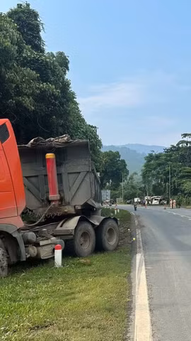 Tạm giữ lái xe đầu kéo gây tai nạn làm 3 người thương vong trên Quốc lộ 6