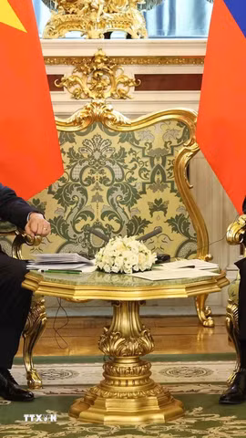 Tổng Bí thư, Chủ tịch nước Tô Lâm gặp hẹp Tổng thống Liên bang Nga Vladimir Putin. (Ảnh: Thống Nhất/TTXVN)