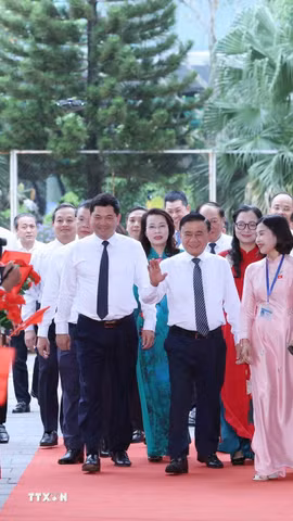Thường trực Ban Bí thư Trần Cẩm Tú dự Lễ khai giảng năm học mới 2026-2027 tại Trường Phổ thông Dân tộc nội trú tỉnh Bắc Ninh. (Ảnh: Phương Hoa/TTXVN)