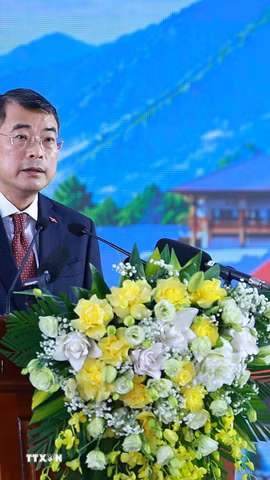 Thủ tướng Lê Minh Hưng phát biểu tại Lễ khai giảng năm học 2026-2027 của Trường Phổ thông nội trú liên cấp Tiểu học và Trung học cơ sở Mường Khương, xã Mường Khương, tỉnh Lào Cai. (Ảnh: Dương Giang/TTXVN)