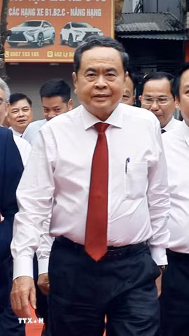 Chủ tịch Quốc hội Trần Thanh Mẫn dự Lễ khai giảng năm học 2026-2027 tại Trường Trung học phổ thông Lê Quý Đôn ở phường Trần Hưng Đạo, tỉnh Hưng Yên. (Ảnh: Doãn Tấn/TTXVN)