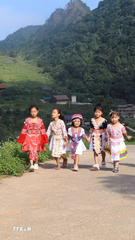 Học sinh Điểm trường Trung học Cơ sở Đức Xuân (xã Hòa An, Cao Bằng). (Ảnh: Chu Hiệu/TTXVN)