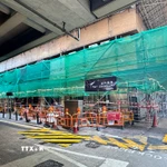 Cải tạo chung cư cũ ở Hong Kong. (Ảnh: Mạc Luyện/TTXVN)