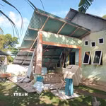 Ngôi nhà bị hư hại do động đất tại tỉnh Bắc Sulawesi, Indonesia ngày 8/6/2026. (Ảnh: THX/TTXVN)
