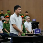 Chủ tịch Tập đoàn Phúc Sơn Nguyễn Văn Hậu trình bày tại phiên tòa sáng 4/7/2025. (Ảnh: Quốc Lũy/TTXVN) 