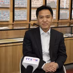 Giáo sư Lưu Thư Minh, Viện trưởng Học viện Môi trường, Đại học Thanh Hoa trả lời phỏng vấn phóng viên TTXVN tại Trung Quốc. (Ảnh: Quang Hưng/TTXVN)