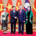 Tổng Bí thư Tô Lâm và Phu nhân với Tổng Bí thư, Chủ tịch nước Lào Thongloun Sisoulith và Phu nhân. (Ảnh: Thống Nhất/TTXVN)