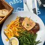 Món bíttết được bán tại Pháp. (Nguồn: Vietnam+)