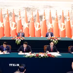 Bộ trưởng Công an Lương Tam Quang và Bộ trưởng Công an Trung Quốc Vương Tiểu Hồng ký Nghị định thư về thiết lập, quản lý và vận hành đường dây nóng cấp Bộ trưởng giữa hai Bộ; Bộ trưởng Ngoại giao Lê Hoài Trung và Trưởng ban Liên lạc Đối ngoại Trung ương Đảng Cộng sản Trung Quốc Lưu Hải Tinh ký 2 văn kiện: Kế hoạch hợp tác giữa hai Đảng giai đoạn 2026-2030 và Thỏa thuận hợp tác giữa Bộ Ngoại giao hai nước. (Ảnh: Thống Nhất/TTXVN)