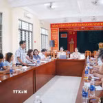 UBND xã Tân Lập đã họp khẩn chỉ đạo vụ nghi ngộ độc thực phẩm xảy ra trên địa bàn. (Ảnh: TTXVN phát)