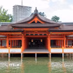 Một điện thờ trên biển trong quần thể đền Itsukushima. (Ảnh: Xuân Giao/TTXVN)