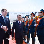 Thủ tướng Lê Minh Hưng đến thành phố Kazan bắt đầu chuyến tham dự Hội nghị Cấp cao Kỷ niệm 35 năm quan hệ ASEAN-Nga và hoạt động song phương tại Kazan, Cộng hòa Tatarstan (Liên bang Nga). (Ảnh: Dương Giang/TTXVN)