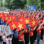 Chào mừng kỷ niệm 80 năm Cách mạng tháng Tám thành công (19/8/1945 - 19/8/2025) và Quốc khánh nước Cộng hòa xã hội chủ nghĩa Việt Nam (02/9/1945 -02/9/2025), sáng 16/8/2025, tại vườn hoa Vạn Xuân, thành phố Hà Nội, Trung ương Hội Liên hiệp Thanh niên Việt Nam phối hợp với Hội Liên hiệp Thanh niên Việt Nam thành phố Hà Nội tổ chức Lễ chào cờ "Tôi yêu Tổ quốc tôi" cấp Trung ương. (Ảnh: An Đăng/TTXVN)
