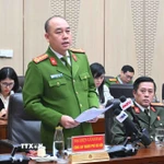 Đại tá Nguyễn Đức Long, Phó Giám đốc Công an thành phố Hà Nội trả lời câu hỏi của phóng viên các cơ quan thông tấn, báo chí. (Ảnh: Phạm Kiên/TTXVN)