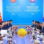 Thủ tướng Phạm Minh Chính gặp Thủ tướng Campuchia Hun Manet. (Ảnh: Dương Giang/TTXVN)