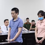 Bị cáo Phạm Vũ Khiêm (đứng trước) bị Tòa xác định là chủ mưu, cầm đầu trong vụ án. (Ảnh: Kim Anh/TTXVN)