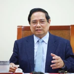 Thủ tướng Phạm Minh Chính điện đàm với Thủ tướng Qatar Sheikh Mohammed bin Abdulrahman Al Thani. (Ảnh: Dương Giang/TTXVN)