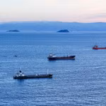 Tàu thuyền di chuyển trên Biển Marmara, ngoài khơi Istanbul, Thổ Nhĩ Kỳ. (Ảnh: THX/TTXVN)