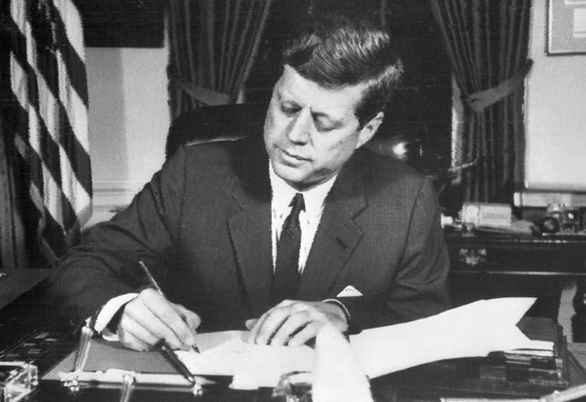 Tổng thống Mỹ chấp thuận công bố hết hồ sơ vụ ám sát J.F.Kennedy ảnh 1