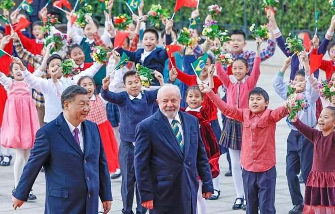 Chủ tịch Trung Quốc Tập Cận Bình đón trọng thể Tổng thống Brazil Lula da Silva tại Bắc Kinh. Chính phủ Trung Quốc ưu tiên thúc đẩy hợp tác với Brazil ảnh 1