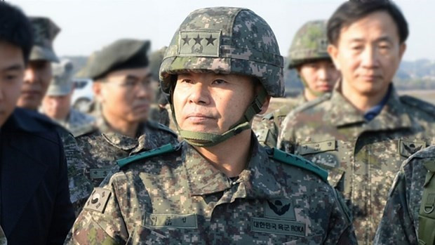 Bộ trưởng Quốc phòng Hàn Quốc Lee Jong-sup. (Nguồn: tellerreport.com) Bộ trưởng Quốc phòng Hàn Quốc thăm Panmunjom động viên binh sỹ ảnh 1