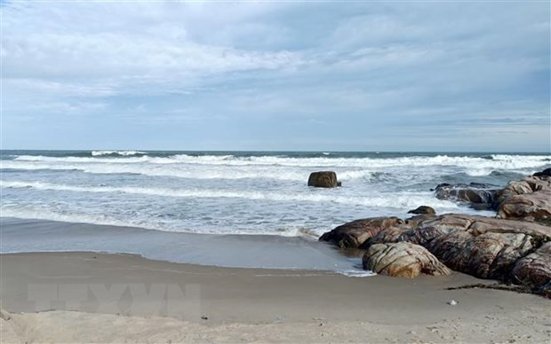 Khánh Hòa: Tắm biển khi sóng to, 3 học sinh cuốn trôi, mất tích ảnh 1