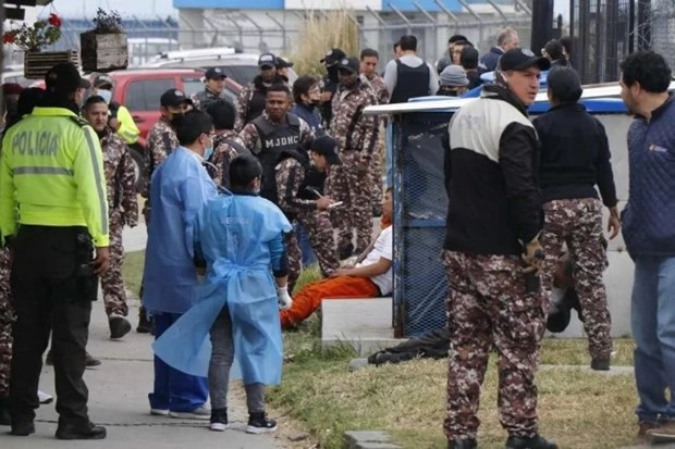 Lực lượng cảnh sát trấn áp các tù nhân. (Nguồn: AFP) Bạo loạn nhà tù tại Ecuador, nhiều người thiệt mạng ảnh 1