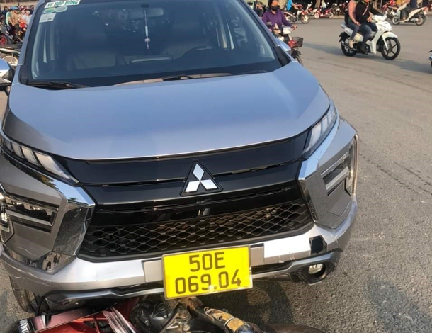 Tạm giữ thanh niên nghi ngáo đá, lái ôtô đâm hàng loạt xe máy ảnh 1