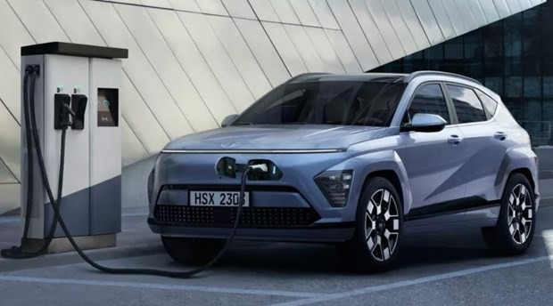 Hàn Quốc giới thiệu mẫu SUV cỡ nhỏ chạy bằng điện, mang tên Kona Electric. (Nguồn: Carscoops) Tập đoàn Hyundai đầu tư 18 tỷ USD vào lĩnh vực xe điện ảnh 1