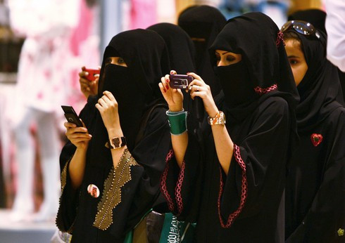 Ảnh minh họa (Nguồn: AFP) Iran phạt nặng phụ nữ vi phạm quy định trang phục Hồi giáo ảnh 1