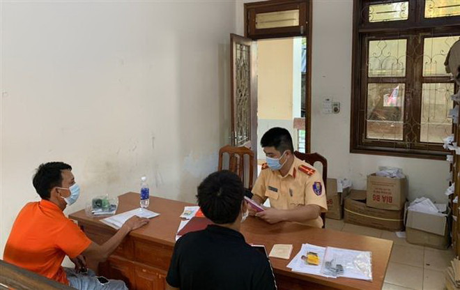 Tuyên Quang: Xử lý kẻ không chấp hành hiệu lệnh khi qua chốt kiểm dịch ảnh 1