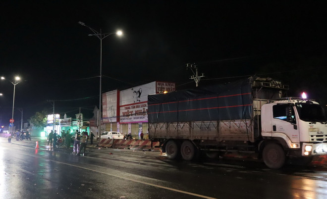 Bình Phước: Xe tải đâm xe máy đi cùng chiều, hai người thương vong ảnh 1