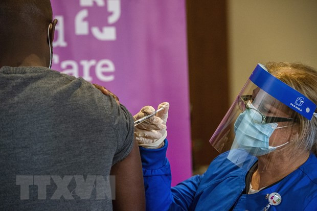 Dịch COVID-19: Mỹ gần đạt mốc tiêm 450 triệu liều vaccine ảnh 1
