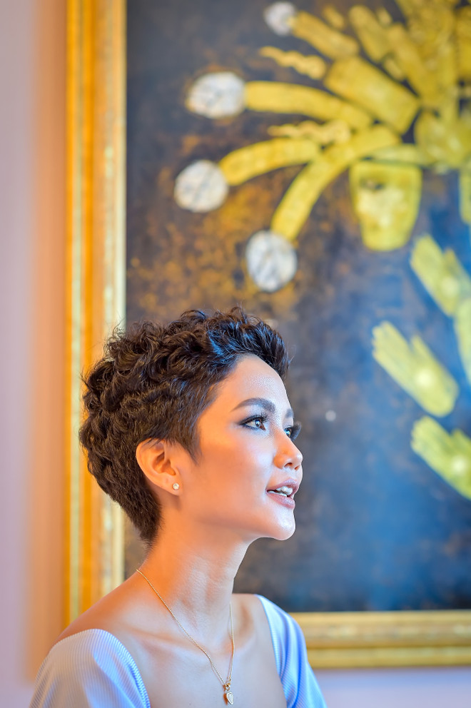 H’hen Niê: Những trăn trở đằng sau món quà 'trên trời rơi xuống' ảnh 5