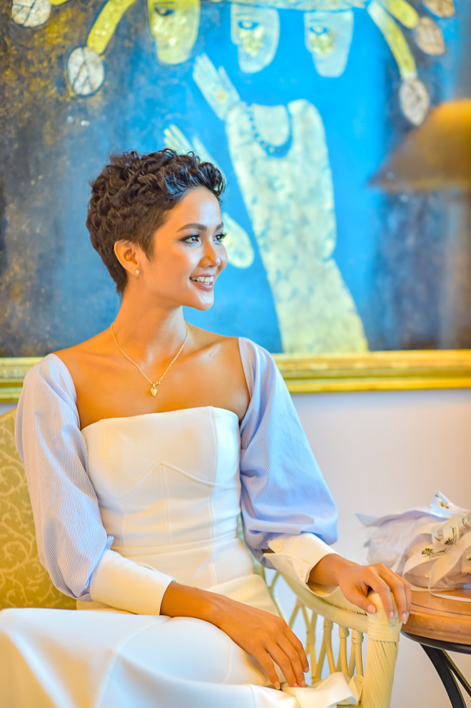 H’hen Niê: Những trăn trở đằng sau món quà 'trên trời rơi xuống' ảnh 6