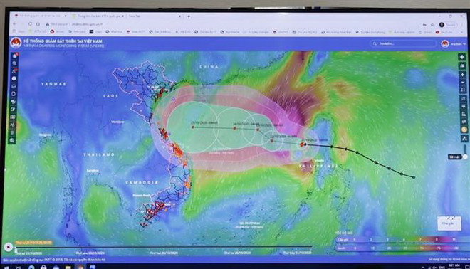 Chủ động ứng phó với bão số 8 và tập trung cứu trợ đồng bào miền Trung ảnh 2