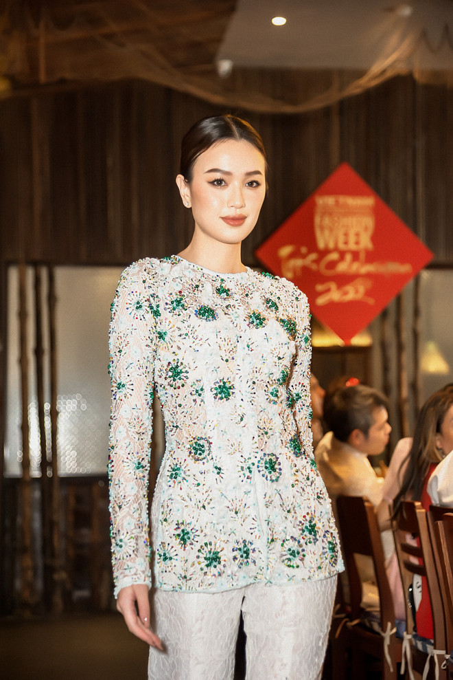 Bạn bè quốc tế ở Việt Nam thích thú trải nghiệm Tết cổ truyền Nam bộ ảnh 9