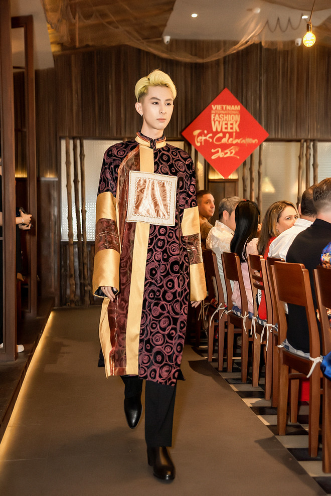 Bạn bè quốc tế ở Việt Nam thích thú trải nghiệm Tết cổ truyền Nam bộ ảnh 10