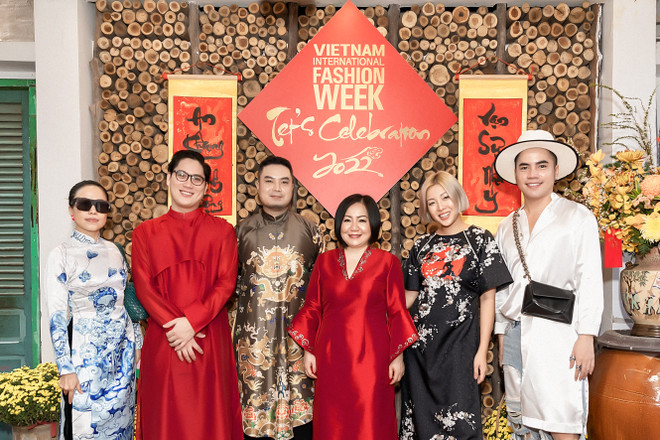 Bạn bè quốc tế ở Việt Nam thích thú trải nghiệm Tết cổ truyền Nam bộ ảnh 4