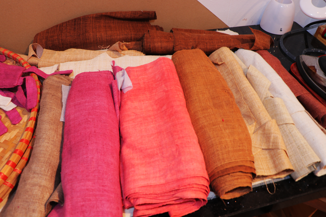 Từ đam mê thời trang đến hành trình 'dệt hồn' cho vải gai dầu ảnh 2